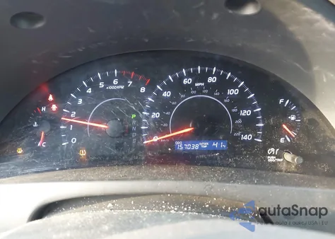 2010 Toyota Camry Le z USA, uszkodzony, nr VIN 4T1BF3EK3AU073842